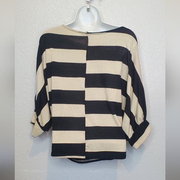 💚5/$25 Striped Black & Cream Cropped Slouchy Dolman Knit Top Size Medium - Picture 5 of 6